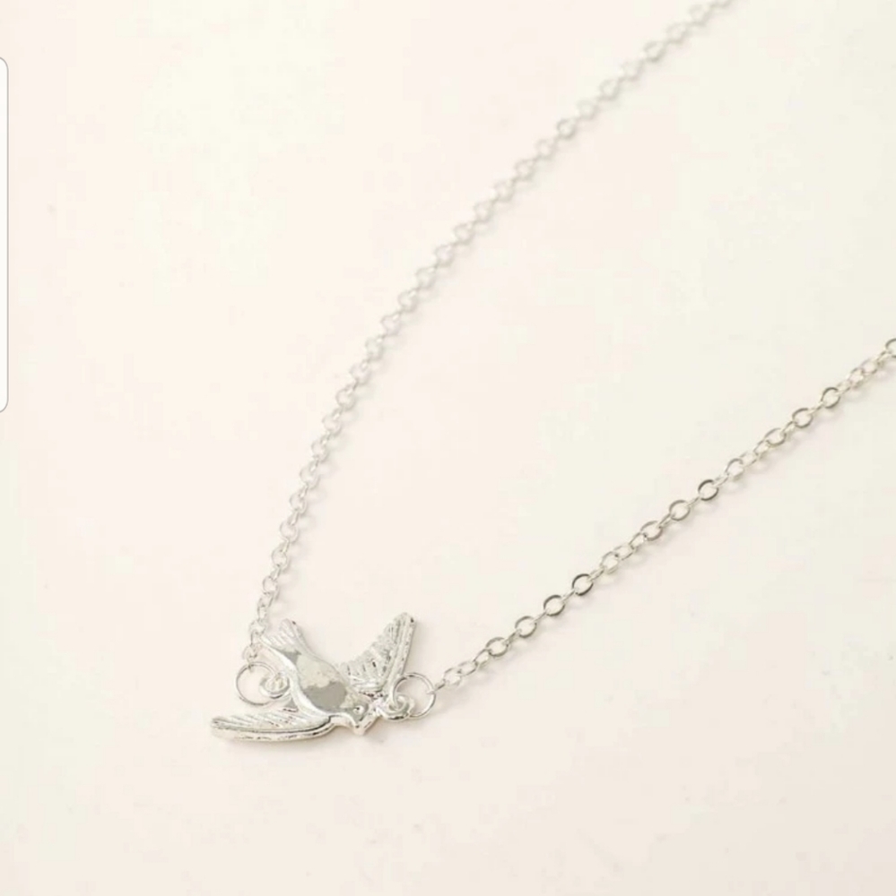 °Lady° Silver Swallow Necklace - Picture 2 of 5